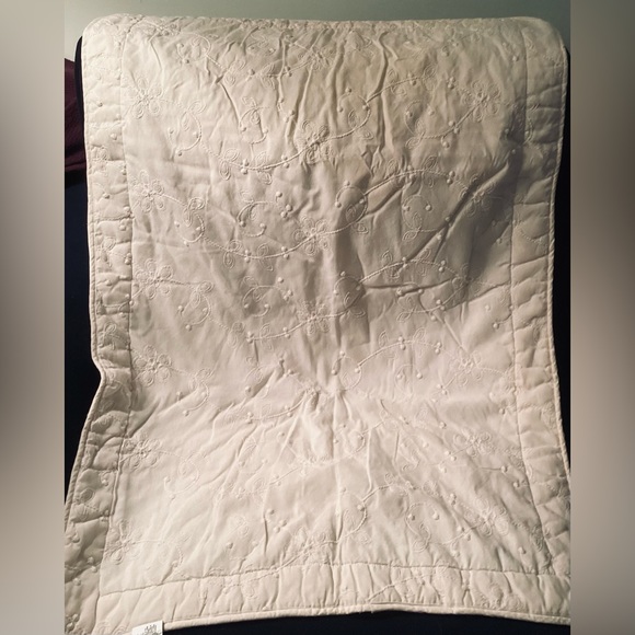 Crib size comforter and blanket set (2 blankets, different weights). Off… - Picture 10 of 16